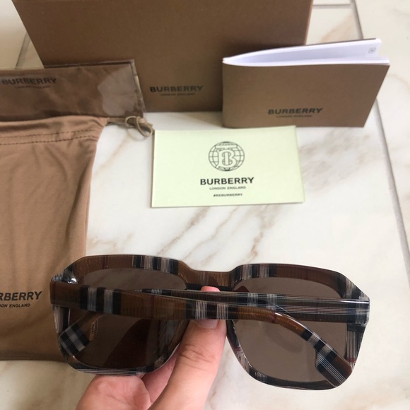🔥NEW BURBERRY SUNGLASSES 🔥 - Picture 5 of 13